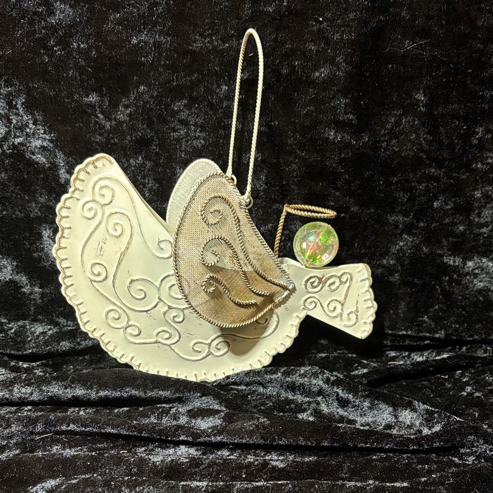 Elegant Cream Bird Ornament for Pets